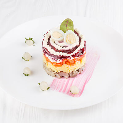 Салат Сельдь под шубой порция в MaxBakery по цене 290 ₽