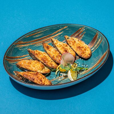 Запеченные мидии под сыром блю чиз в Kiss по цене 610