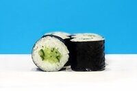 Ролл маки с огурцом в Русалочка любит суши по цене 190 ₽