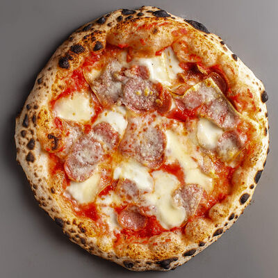 С раклетом и трюфельной салями в Пицца 22 сантиметра по цене 760 ₽