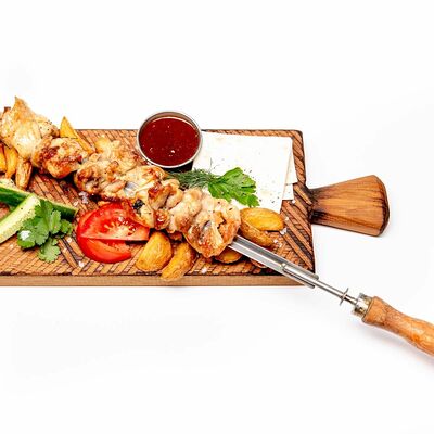 Шашлык куриный, томаты, огурцы, лук красный, сацебели в Дачный дворик по цене 550 ₽