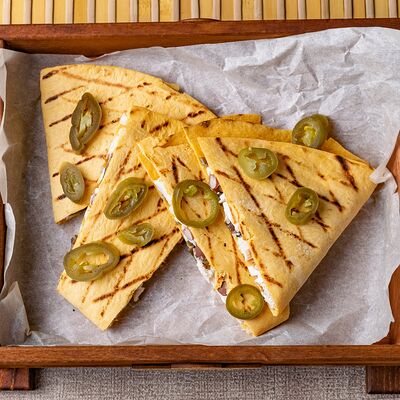 Кесадилья со свининой в Бурито по цене 590 ₽