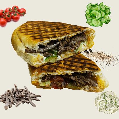 Тантуни в булочке со свежими овощами в Gaga-Pizza по цене 470 ₽