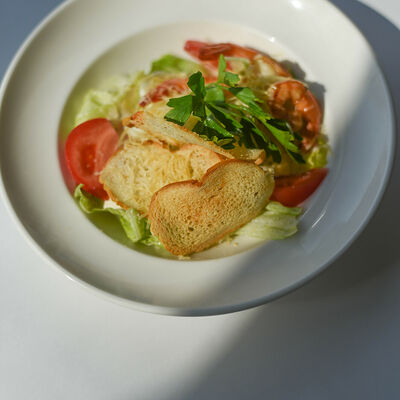 Цезарь с креветками в Pizza Club по цене 460 ₽