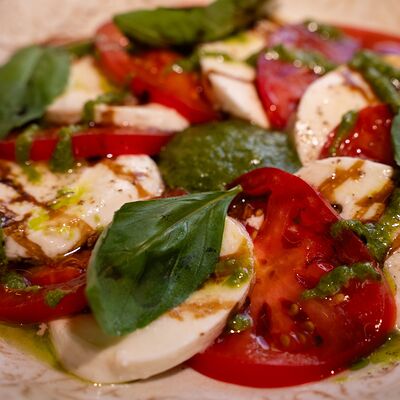 Капрезе с моцареллой в Romanico по цене 1100 ₽