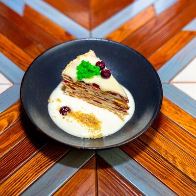Торт рубленый с брусникой в Ресторан Невский по цене 360 ₽