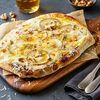 Римская пицца с грушей и горгонзолой (груша, горгонзола, мед, орехи) в Fatucci Fine Food по цене 960