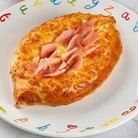 Хачапурик с ветчиной и сыромв Баден-Баден