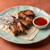 Шашлык из свиных ребрышек в Авлабар