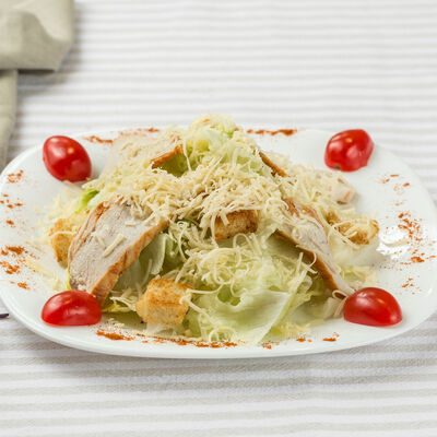 Салат Цезарь c курицей в Пиццерия Capriccio по цене 515 ₽