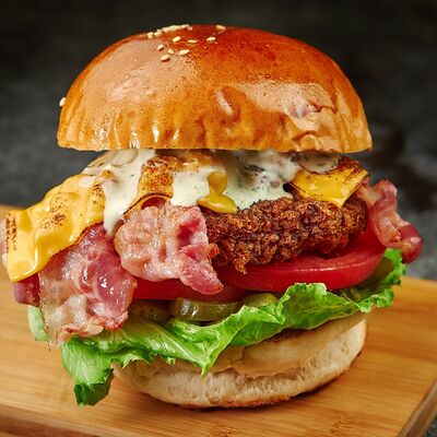 Чикен De luxe с беконом в Мясо есть по цене 429 ₽