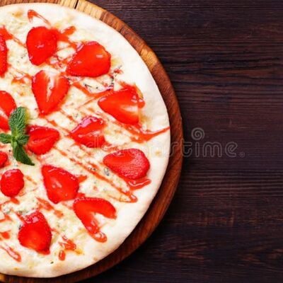 Пицца сладкая Клубничная в СВОЯ КУХНЯ по цене 798 ₽