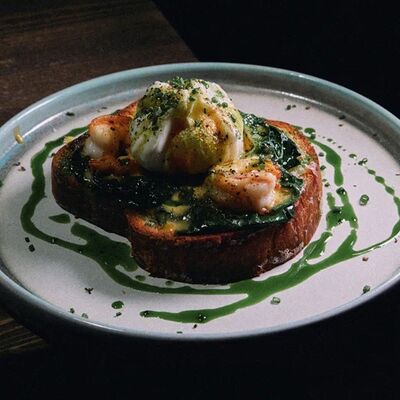 Яйцо пашот с креветкой в Really bar по цене 950 ₽