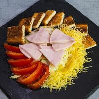 Салат Цезарь с ветчиной в Огонь