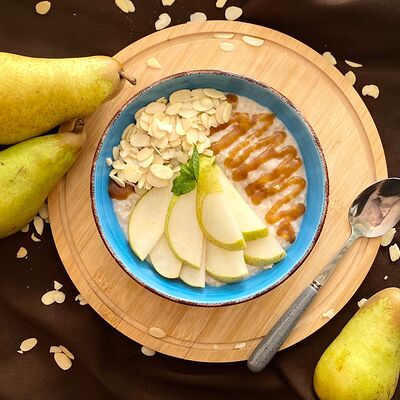 Овсяная каша с грушей и соленой карамелью в Вкус кофе по цене 299 ₽