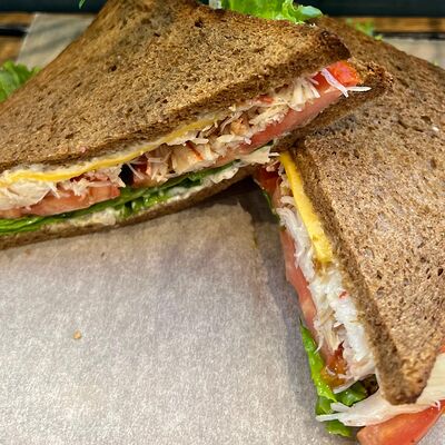 Сэндвич с камчатским крабом в Juicy Burger по цене 485 ₽