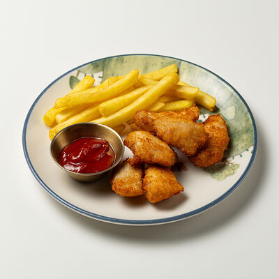 Куриные наггетсы с фри и кетчупомв Сказка по цене 490 ₽