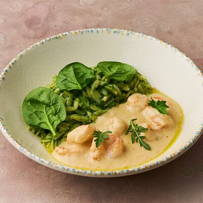 Зелёная паста орзо с креветками в соусе бер-блан в Балкан Петроградский по цене 720 ₽