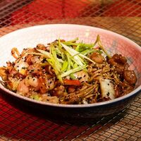 Лапша Терияки с курицей и перцем в Gojira ramen