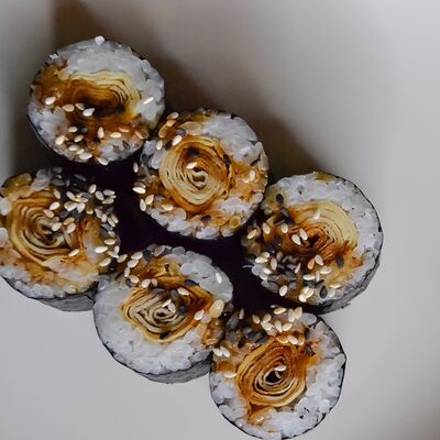 Ролл с японским омлетом тамаго в Нами по цене 305 ₽