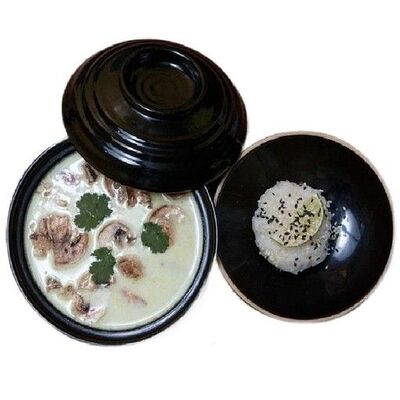 Суп Том- кха с курицей 450 гр в Pomodoro Royal по цене 495 ₽