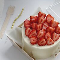 Бенто-торт Клубника в Karalis Cakes