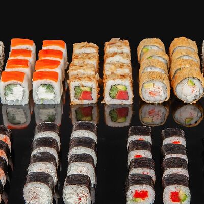 Голодный лосось Luxury сет в Fast Япония Premium Sushi по цене 3840 ₽