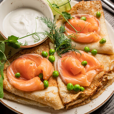 Блины с сёмгой слабой соли в Сандуны Урал по цене 810 ₽