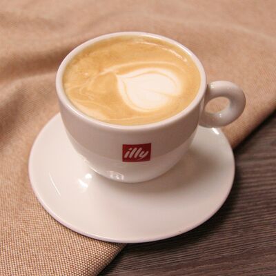 Капучино в Illy по цене 190 ₽