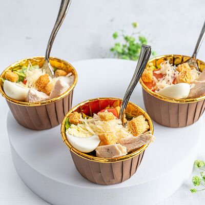 Салат Цезарь в KanapeFest по цене 2260 ₽