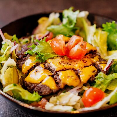 Салат Бургер в Swede по цене 600 ₽