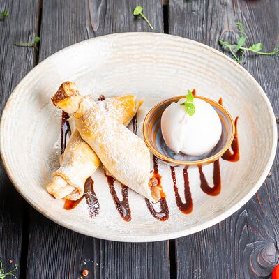 Штрудель Банан-грушав La Strada по цене 616 ₽