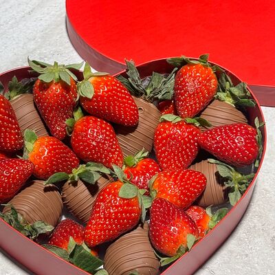 Клубника в шоколаде набор Любовь сердце в Клубника в шоколаде Simple Berry по цене 9494 ₽