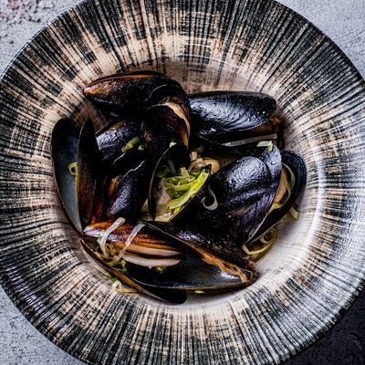 Мидии в винном соусе в Edateca Едатека по цене 790 ₽