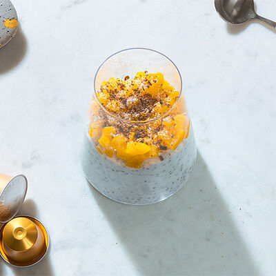 Чиа пудинг на кокосовом молоке и кокосовой сгущенкой с манго в Yami Yami по цене 415 ₽