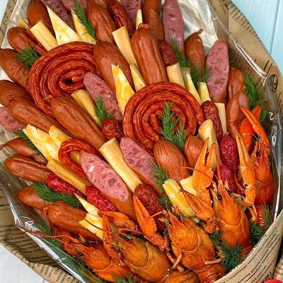 Букет Колбасный с раками №6 в Букет Альфред I клубника в шоколаде и букеты по цене 3390 ₽