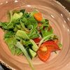 Салат из свежих овощей с пармезаном, брынзой и киноа в Брюссель по цене 700