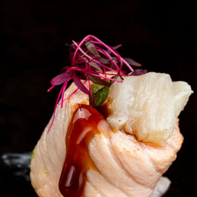 Суши в лососе опаленные с гребешком в Джонга по цене 250 ₽