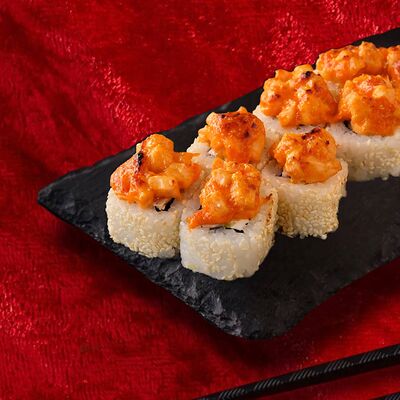 Запеченный ролл с копченым угрем и соусом спайси в Рыбин Гуд Sushi Premium по цене 710 ₽
