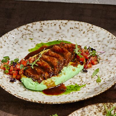 Миньон с пюре из васаби и демигласом в Гастробар DOM по цене 870