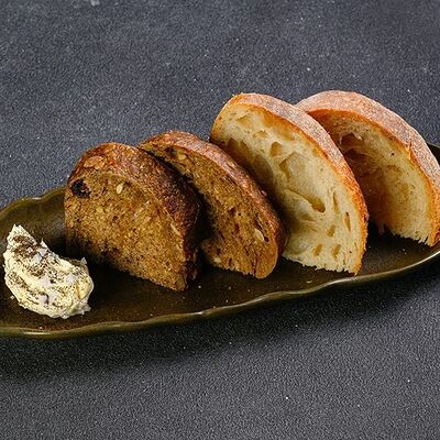 Хлебная корзина со взбитым копчёным маслом в Smoky People по цене 300 ₽