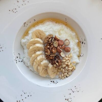Рисовая каша с орехами в Корица по цене 425 ₽