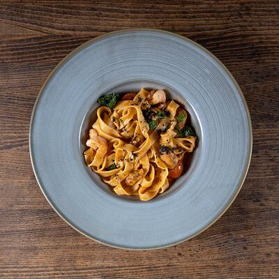 Паста томатная с креветками в Гриль Бар Понеслось по цене 820 ₽