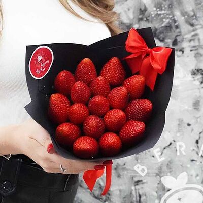 Букет Ягодный бум размер S в Клубника в шоколаде VeryBerryLab по цене 4990 ₽