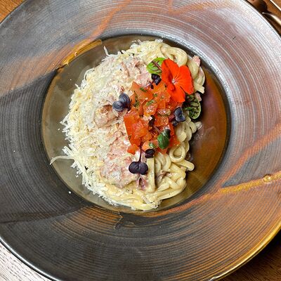 Паста Карбонарав Kirova street по цене 460 ₽