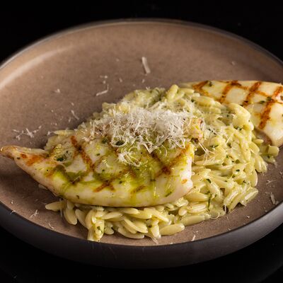 Кальмар на гриле со сливочной пастой орзо в Первый по цене 850 ₽