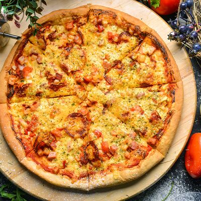 Фирменная в Пицца стучится по цене 1650 ₽