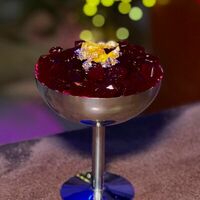Фирменная селедка под шубойв Hustle Bar & Cafe
