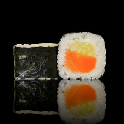 Ролл с лососем в Семья Плюс по цене 220 ₽