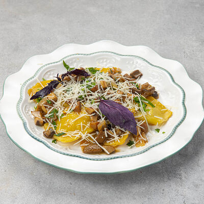 Равиолли с диким мясом и грибами в Peperoni по цене 800 ₽